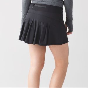 Lululemon black pleated skirt